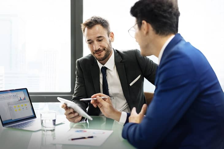 2 men in business meeting